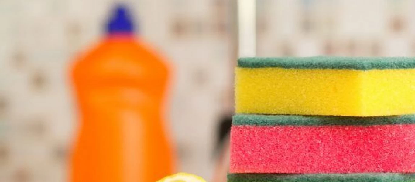 4 απλοί τρόποι να «φρεσκάρετε» τον νεροχύτη της κουζίνας σας